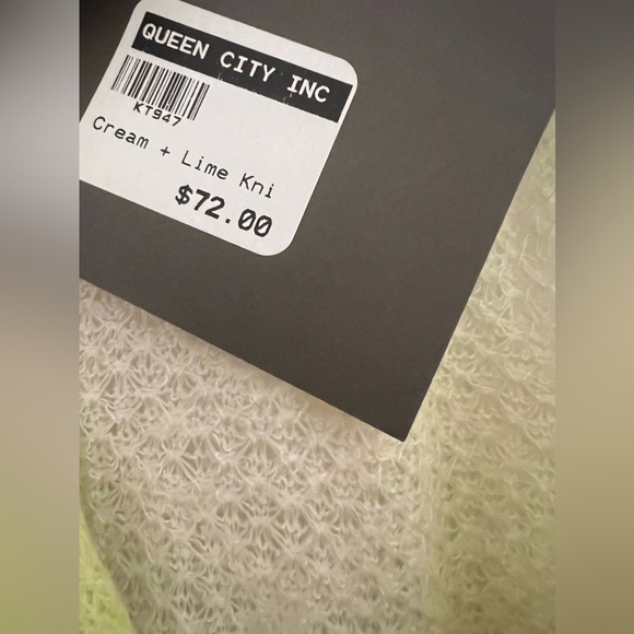 NWT Le Lis Lime + Cream Knit Top - Picture 6 of 8